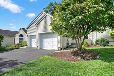 $378,000 | 38 Prestwick Court, Poughkeepsie, NY 12603