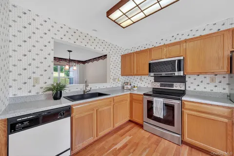 $378,000 | 38 Prestwick Court, Poughkeepsie, NY 12603