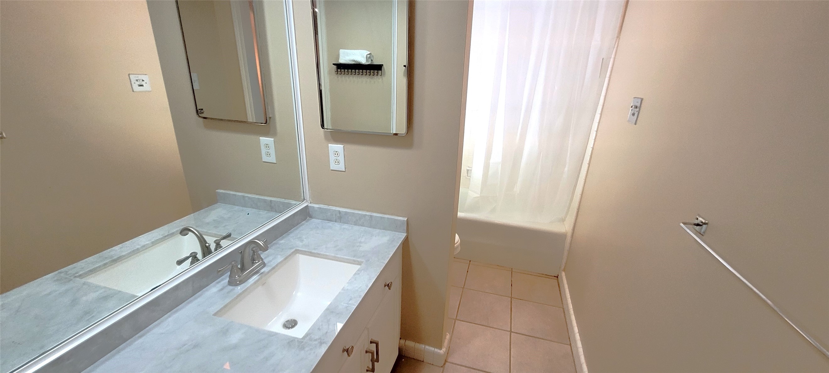 1111 Autrey Street, Unit 5 Houston, TX 77006 - Photo 26 of 33 Unit 1115 - Bathroom