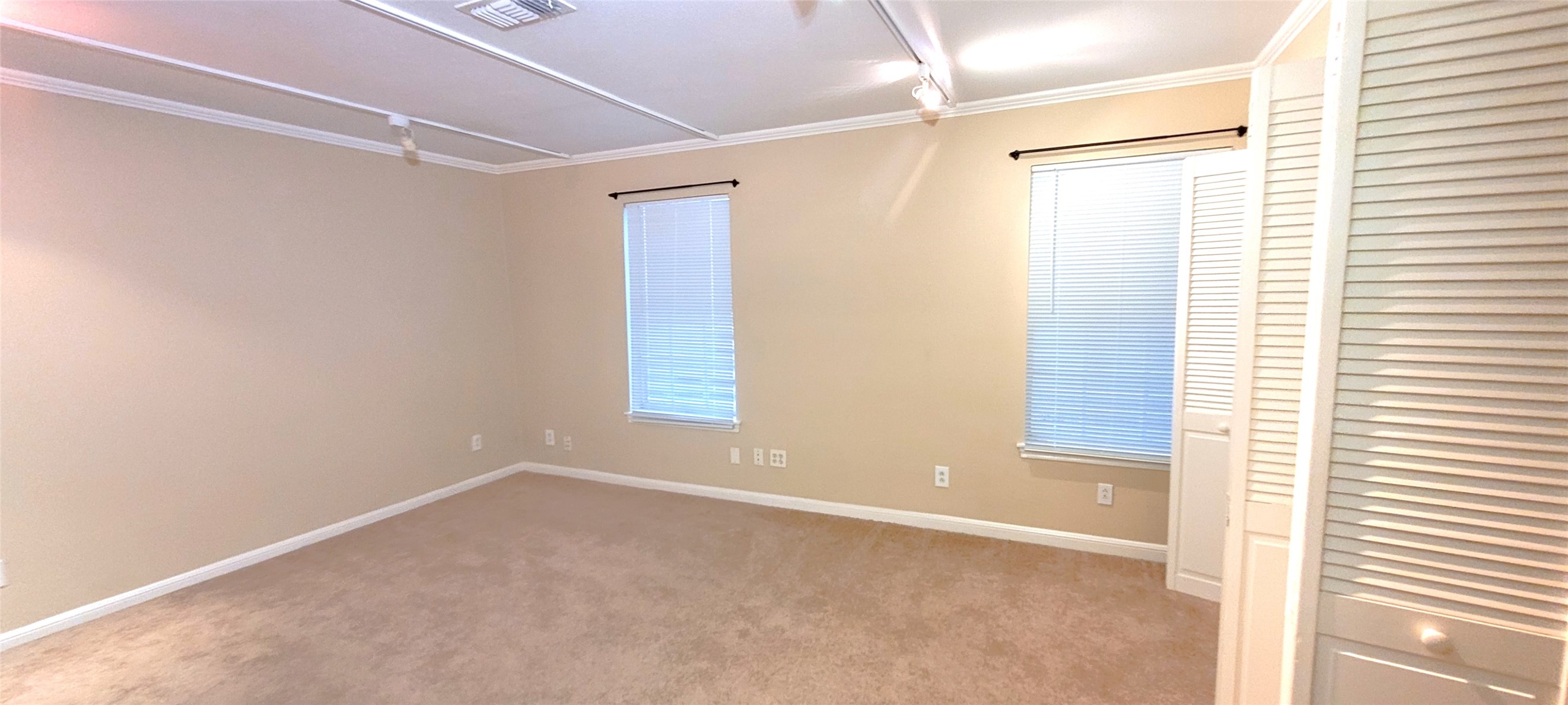1111 Autrey Street, Unit 5 Houston, TX 77006 - Photo 29 of 33 a view of an empty room with a window