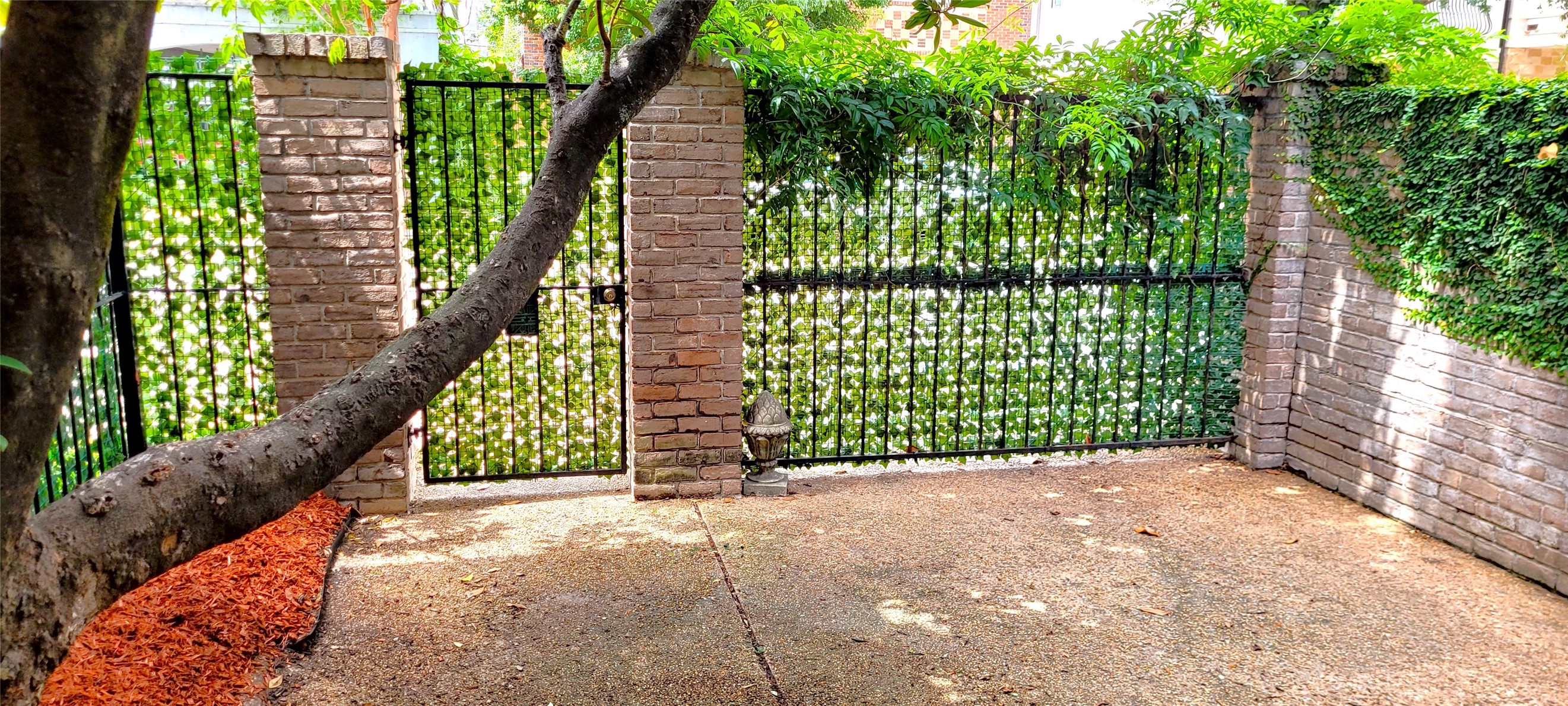 1111 Autrey Street, Unit 5 Houston, TX 77006 - Photo 32 of 33 Unit 1115 - Private Front Patio