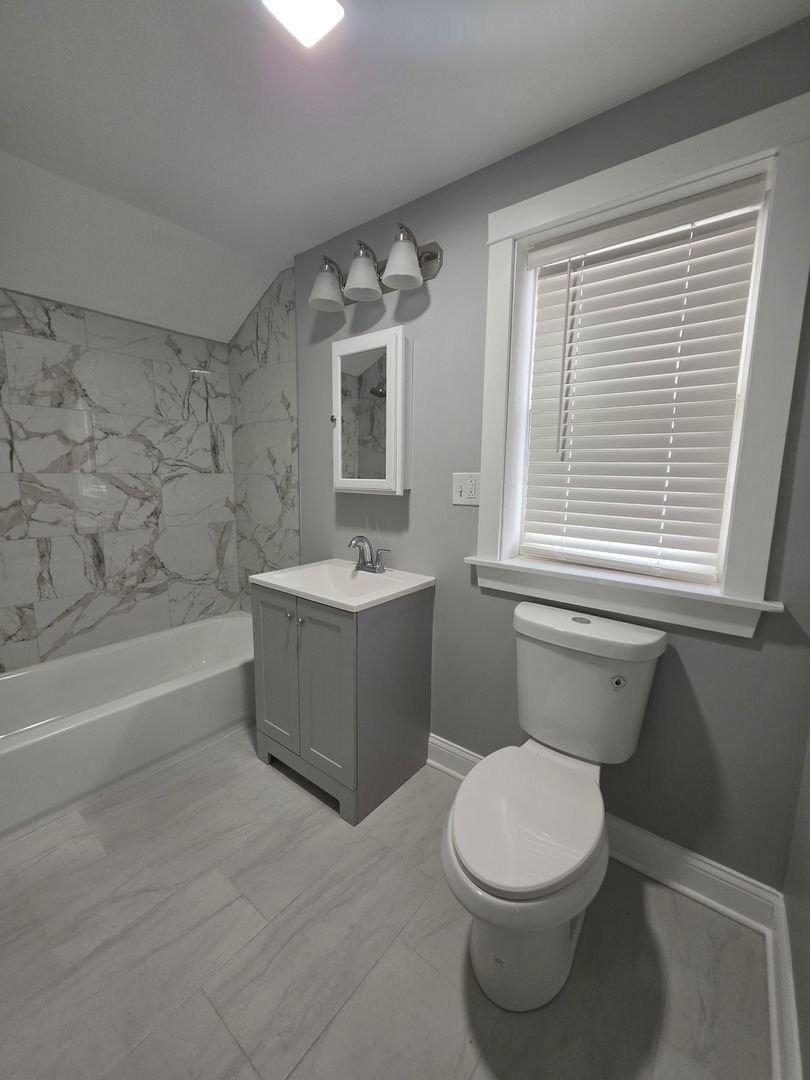 12019 South Perry Avenue Chicago, IL 60628 - Photo 13 of 15