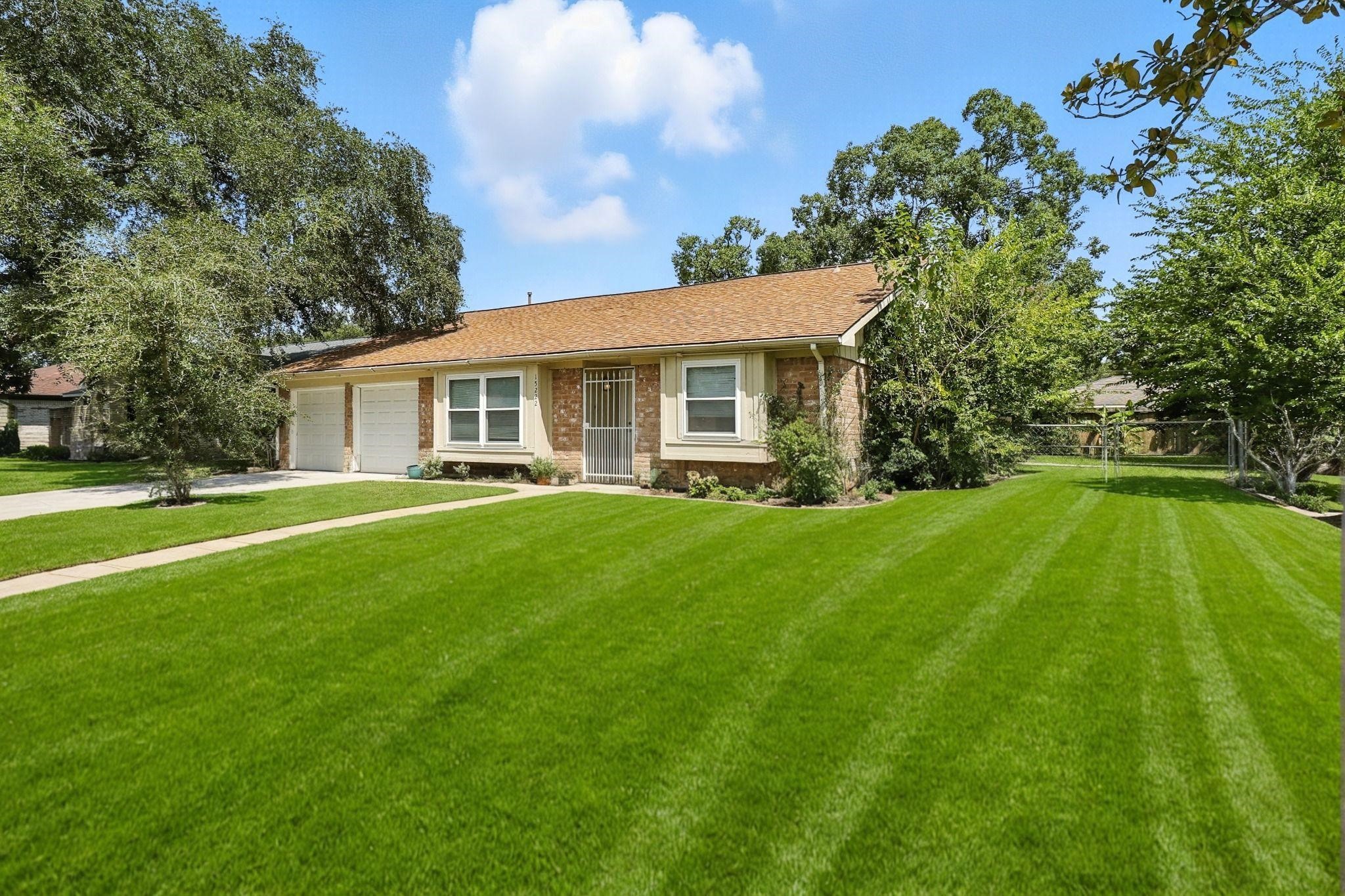 15222 East Hutchinson Circle Houston, TX 77071 - Photo 1 of 17