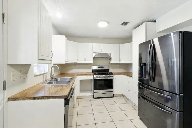 $235,000 | 15222 East Hutchinson Circle, Houston, TX 77071