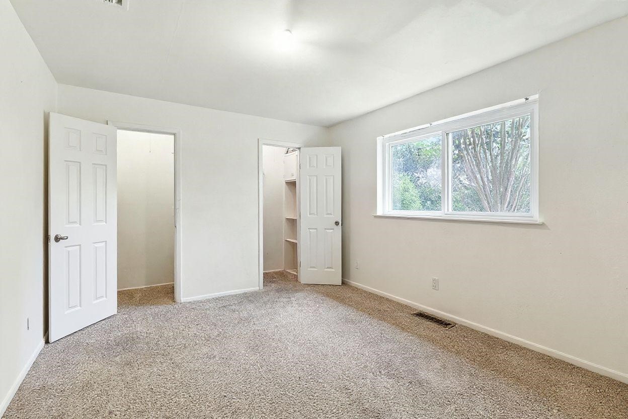 15222 East Hutchinson Circle Houston, TX 77071 - Photo 8 of 17