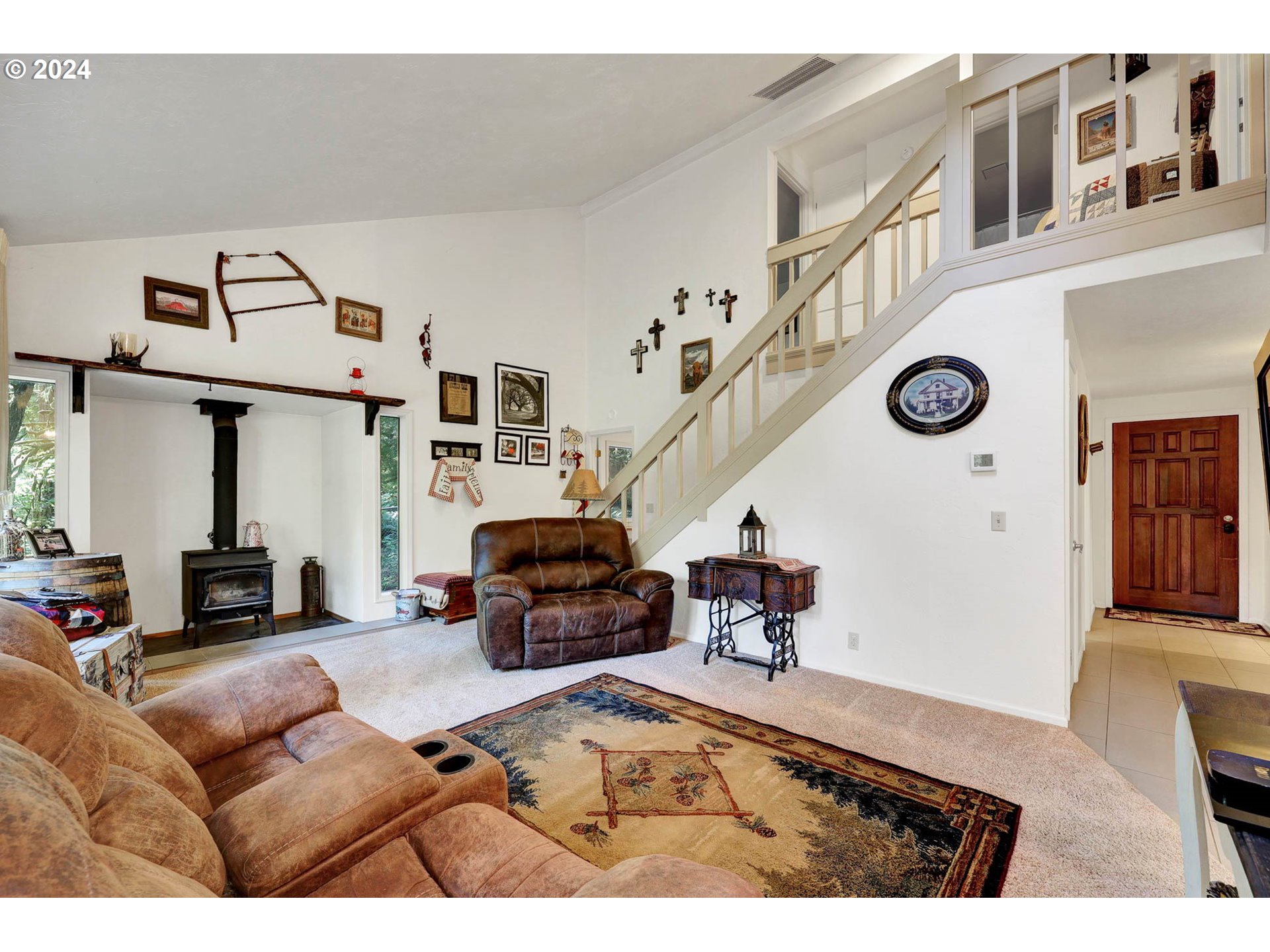 36704 Parsons Creek Road Springfield, OR 97478 - Photo 8 of 46 Living Room