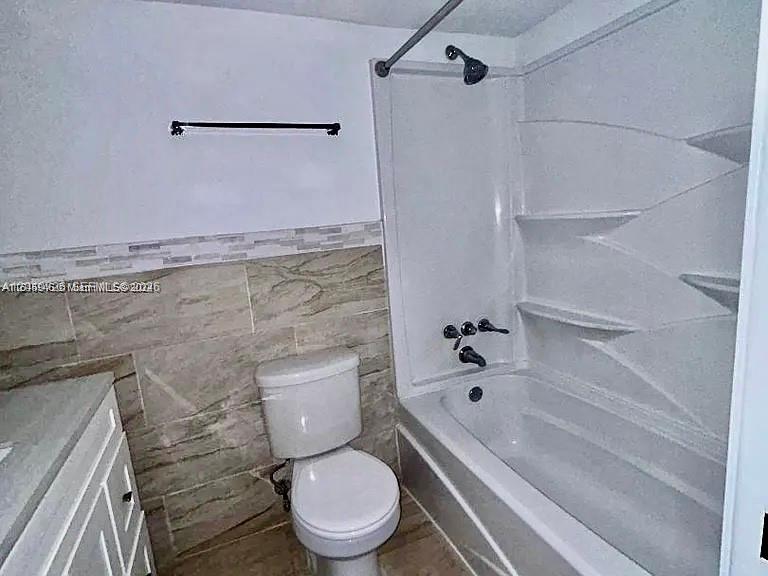 100 Berkley Road, Unit 210 Hollywood, FL 33024 - Photo 8 of 26