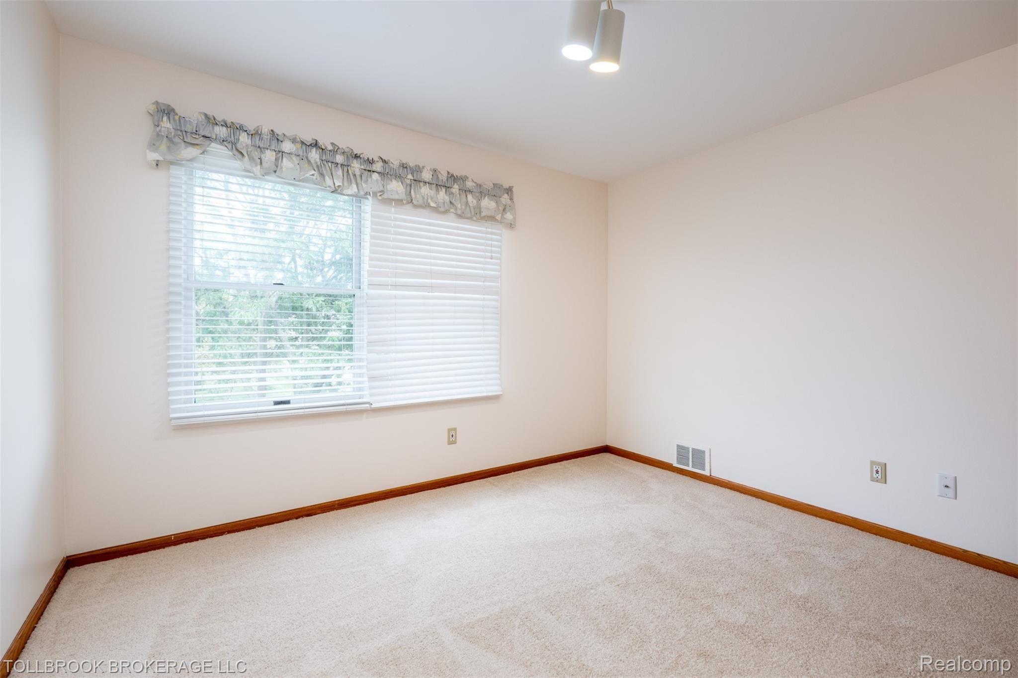 856 Lion Street Rochester, MI 48307 - Photo 33 of 39 856 Lion-33.jpg
