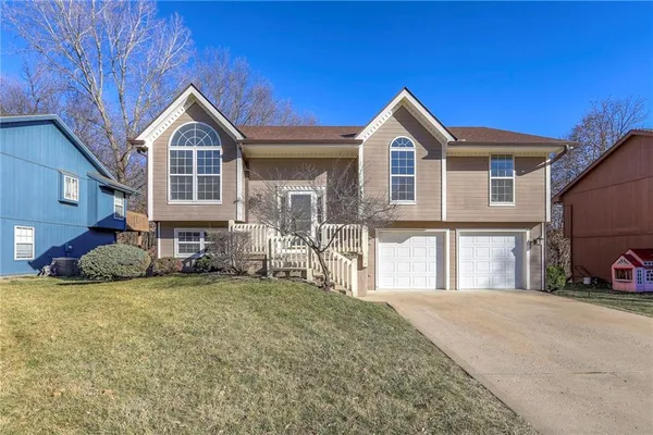 $349,900 | 1833 Mourning Dove Drive, Liberty, MO 64068