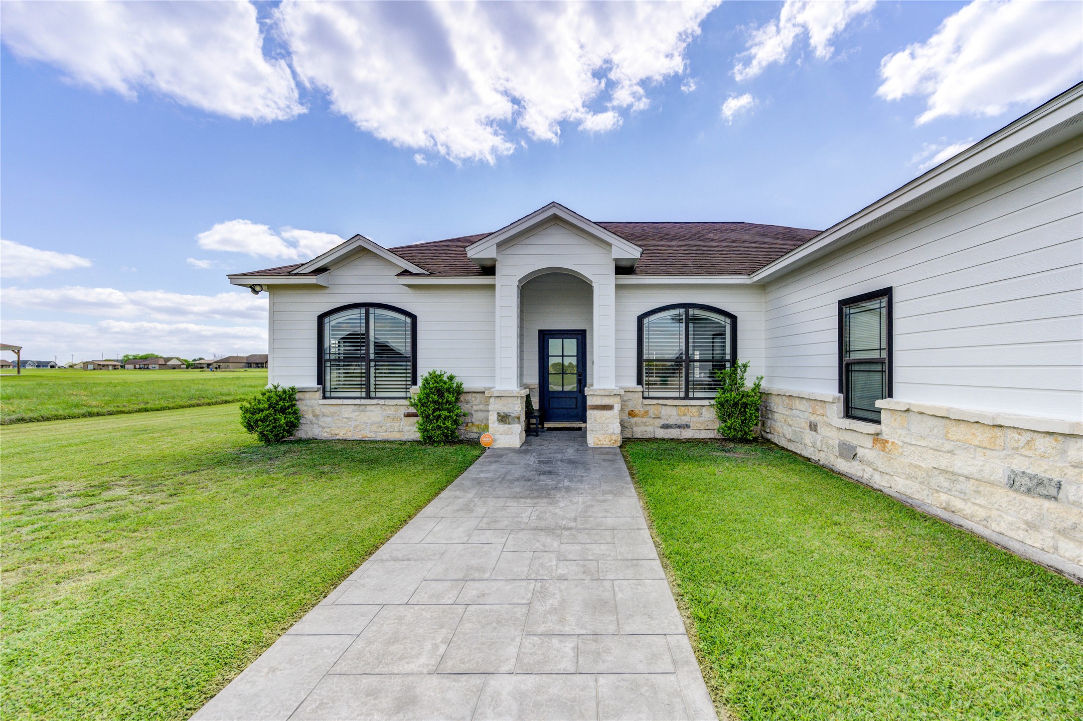 931 Angus Trail Angleton, TX 77515 - Photo 4 of 47