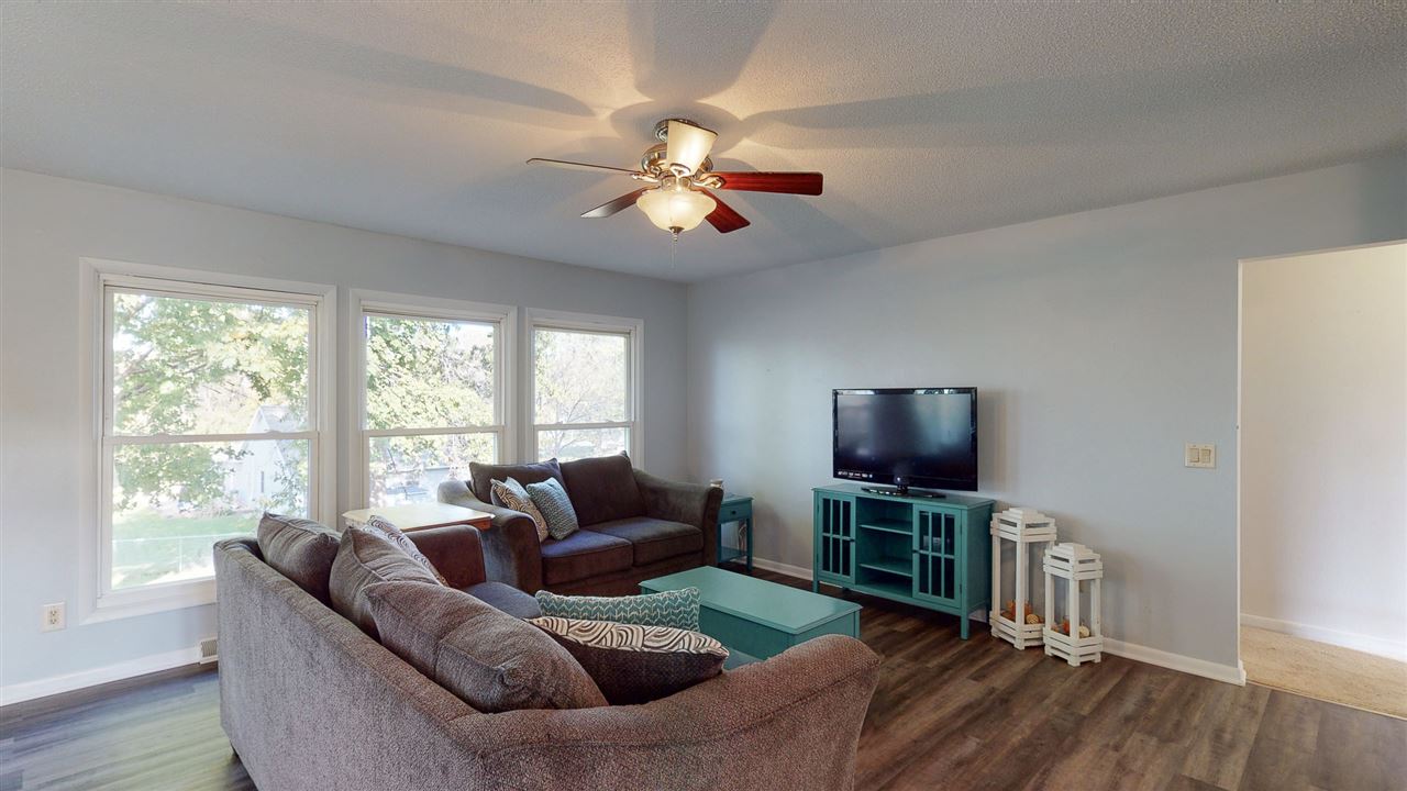 206 Ridge Road Williamsburg, IA 52361 - Photo 9 of 27 Gallery Image 9