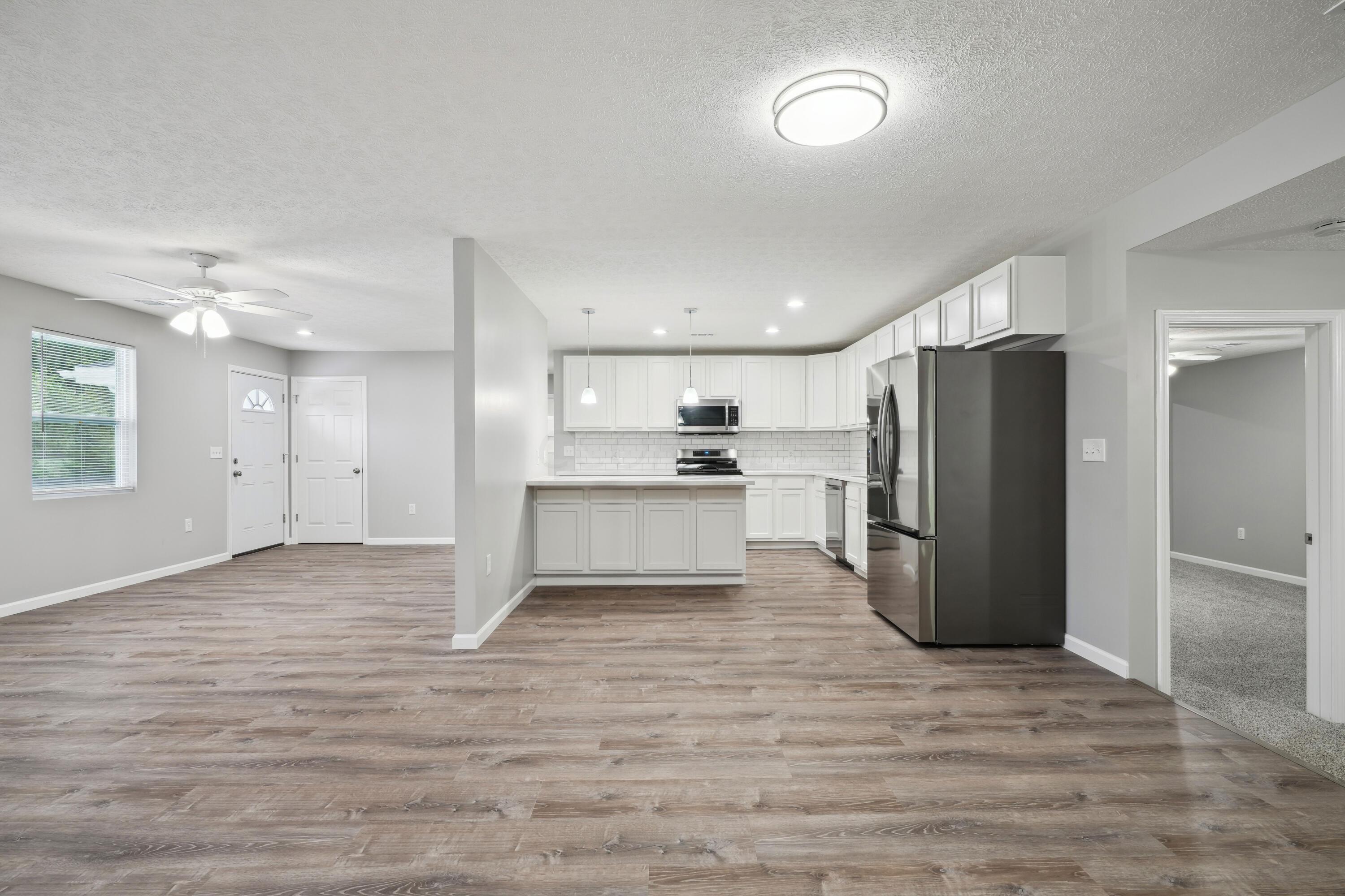 6705 Johnson Road Galloway, OH 43119 - Photo 7 of 30 Dining Area and Kitchen