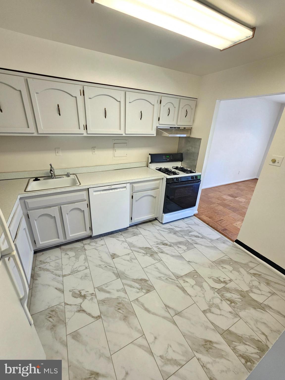 9900 Georgia Avenue, Unit 310 Silver Spring, MD 20902 - Photo 16 of 30 Kitchen