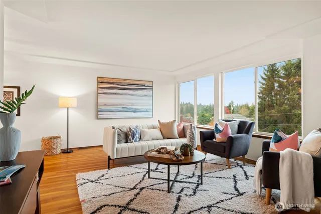 $1,089,000 | 22039 98th Place West, Edmonds, WA 98020