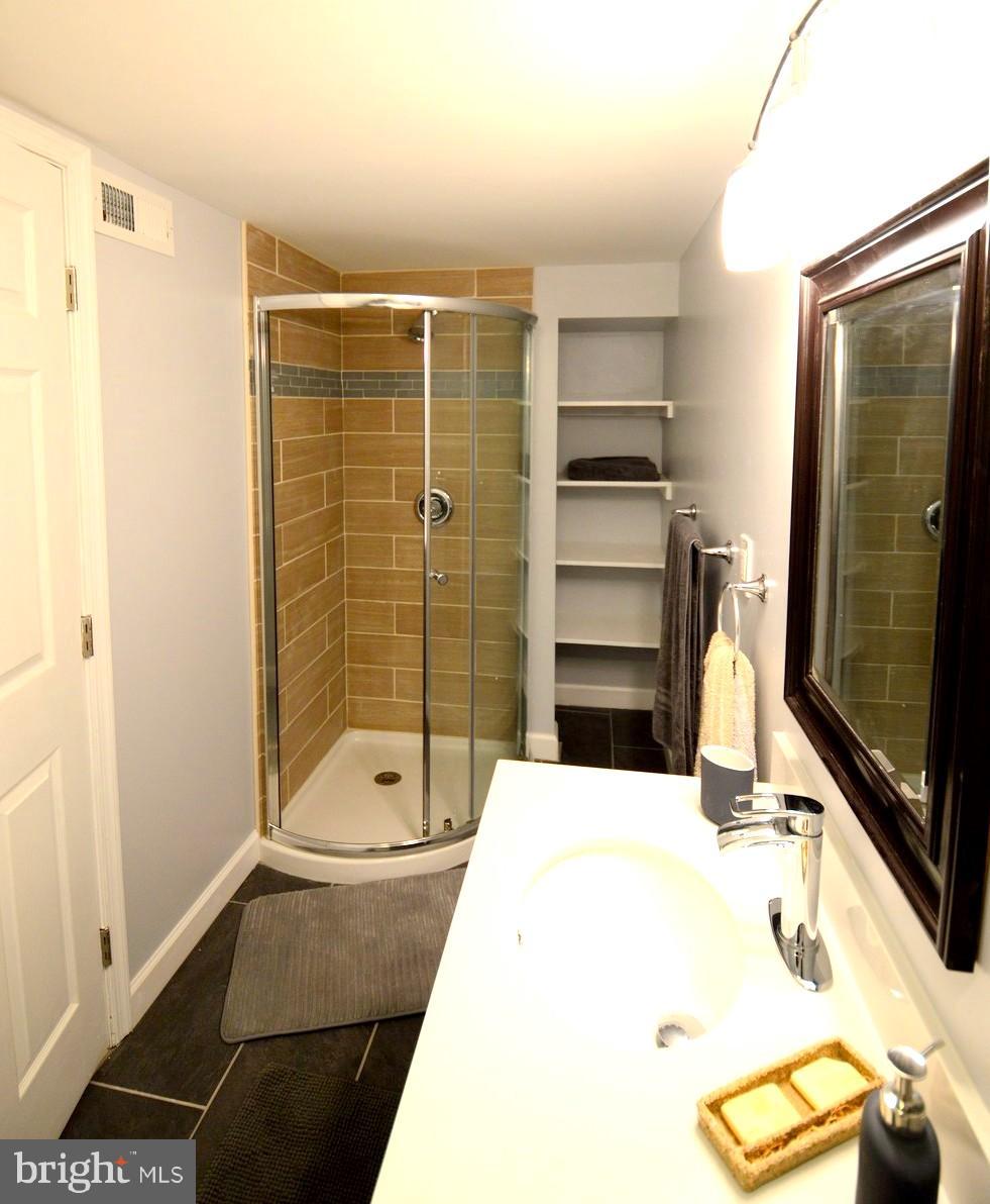 5540 Channing Road Baltimore, MD 21229 - Photo 27 of 30 Bath