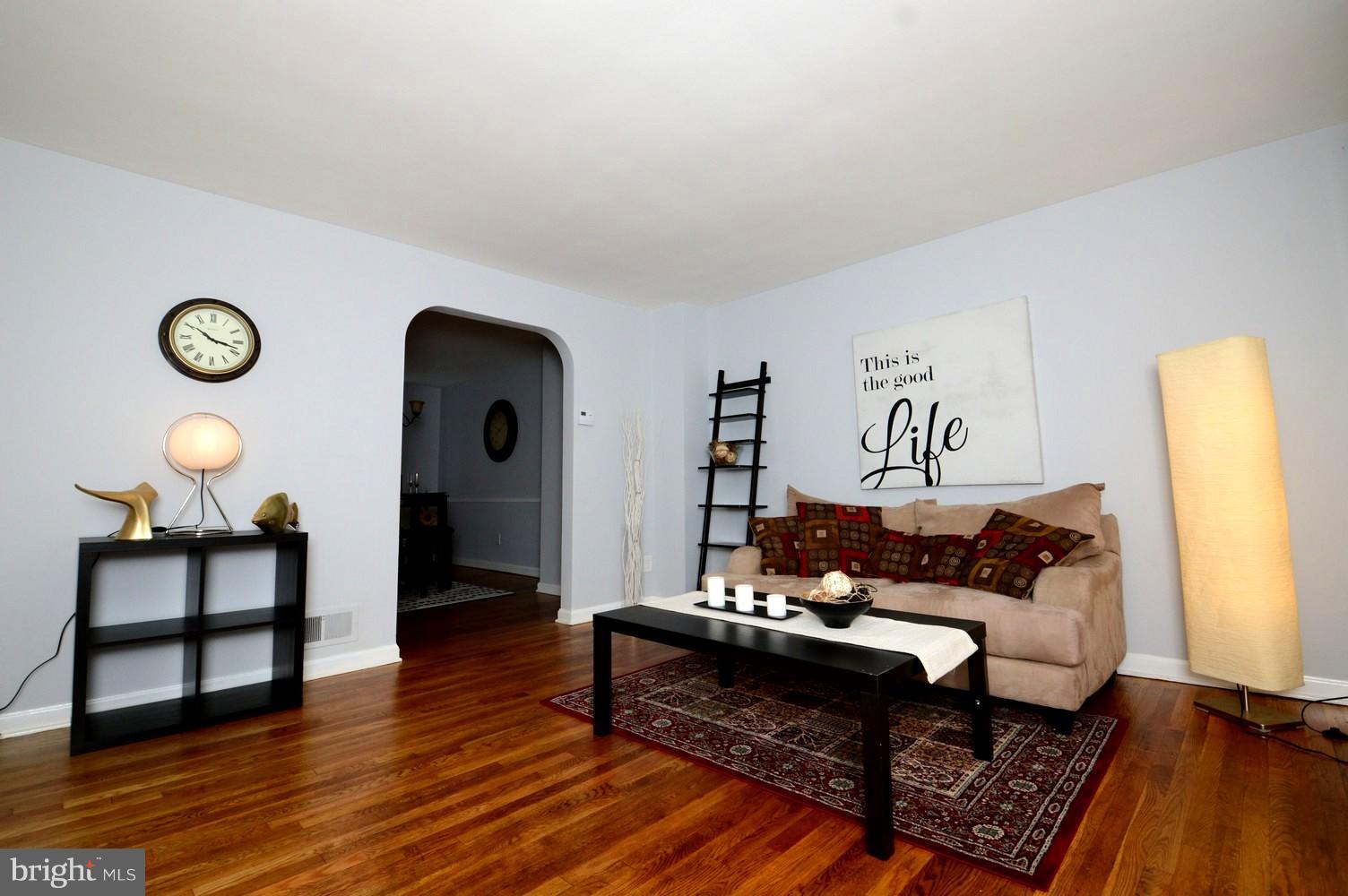 5540 Channing Road Baltimore, MD 21229 - Photo 4 of 30 Living Room