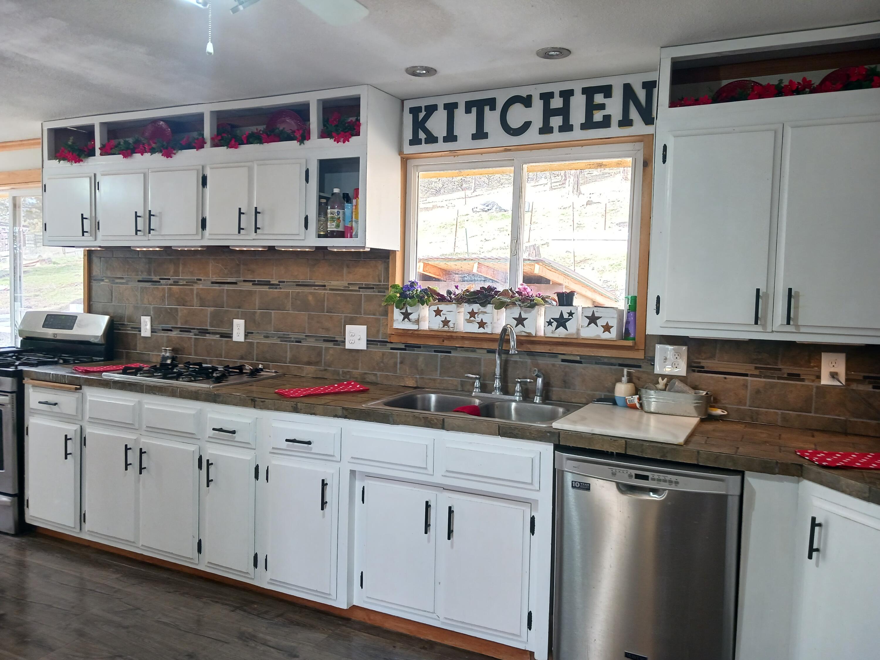 16449 Harpold Road Malin, OR 97632 - Photo 23 of 77 kitchen