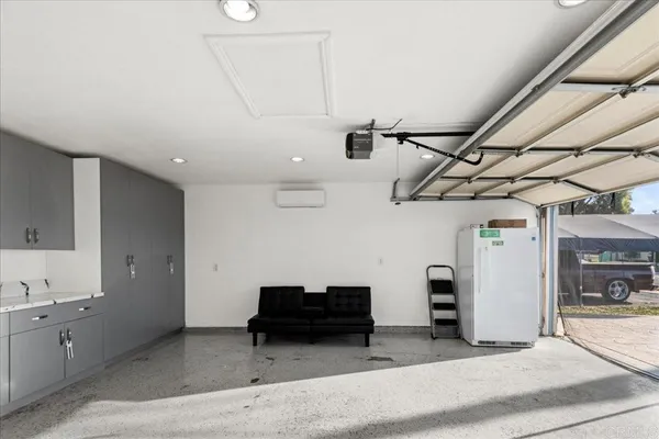 a view of a livingroom with washer and dryer