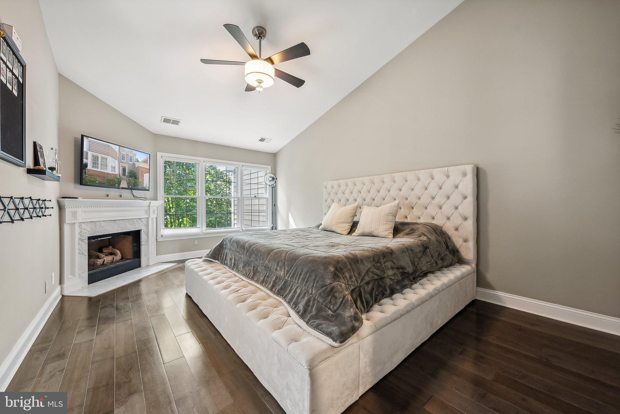 1239 Woodbrook Court Reston, VA 20194 - Photo 4 of 43