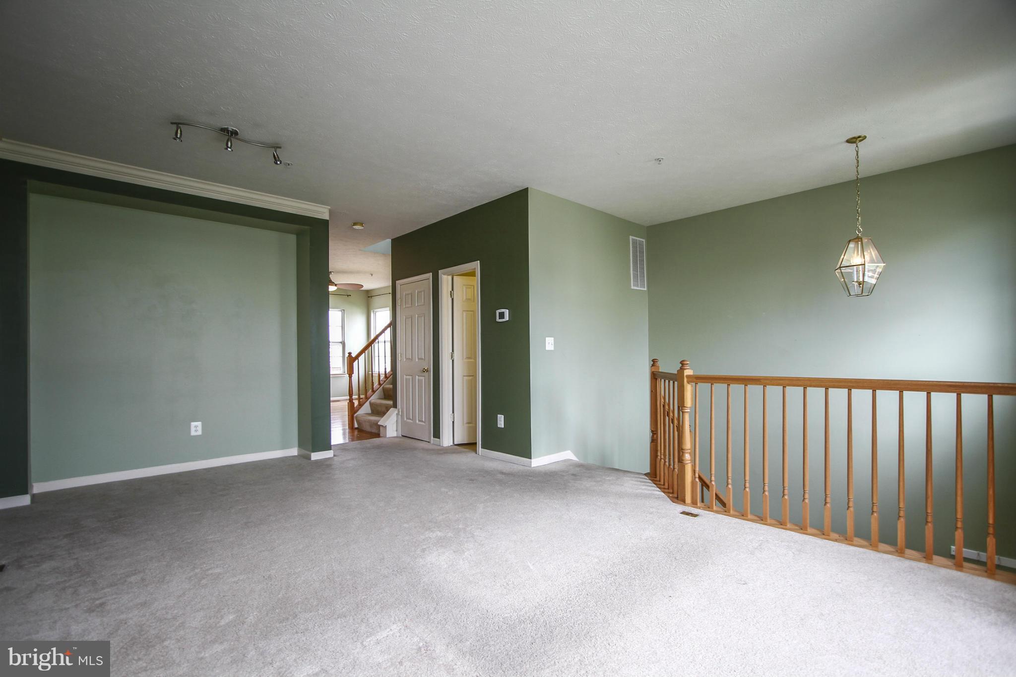 5027 Kemsley Road Baltimore, MD 21237 - Photo 17 of 30 Living Room