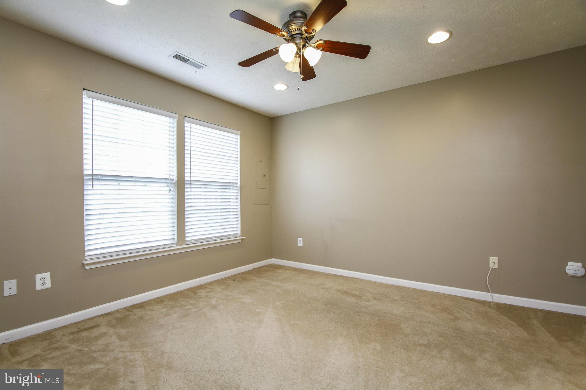 5027 Kemsley Road Baltimore, MD 21237 - Photo 10 of 30 Family Room