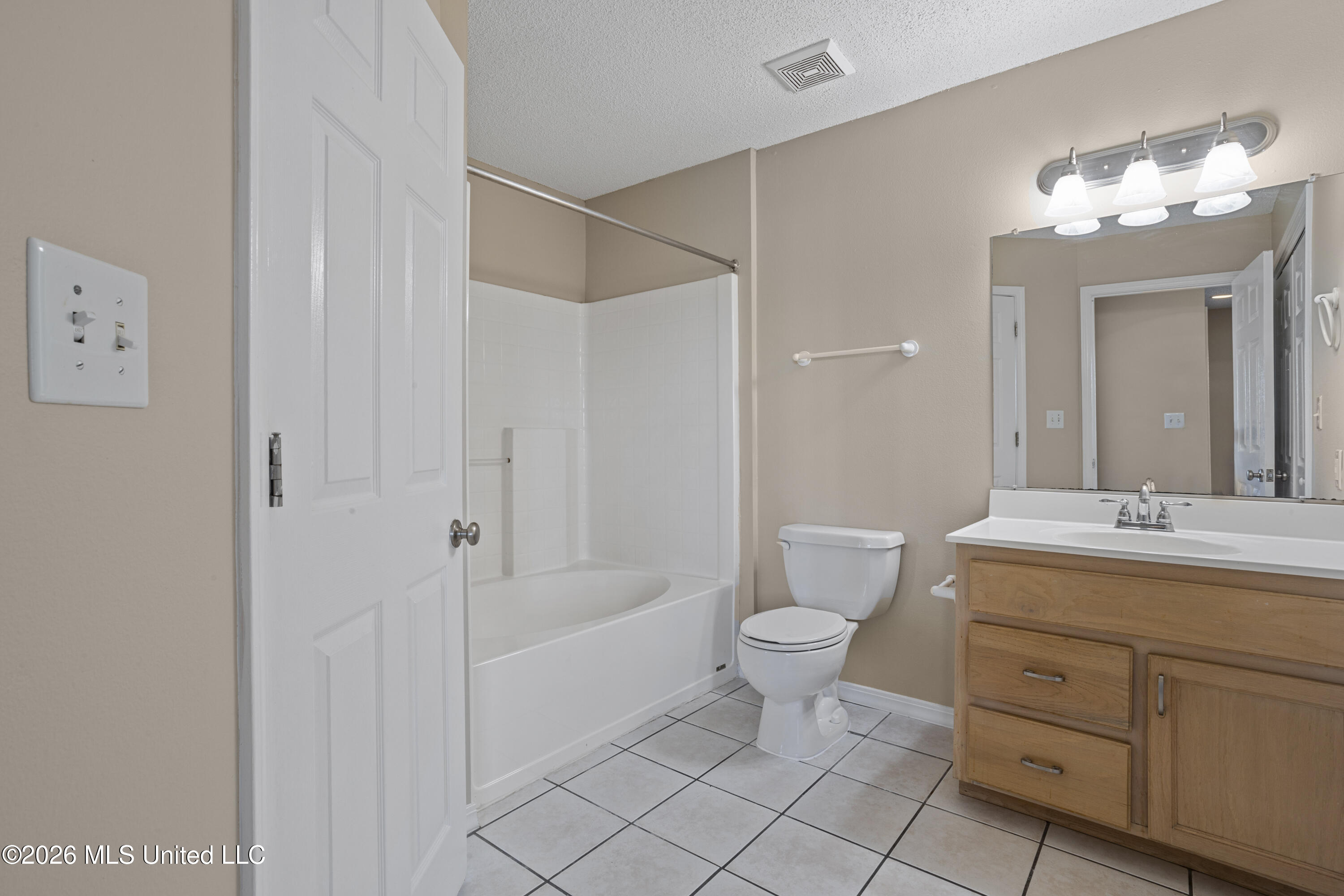3230 Cumberland Road, Unit 208 Ocean Springs, MS 39564 - Photo 17 of 37 016 (2)