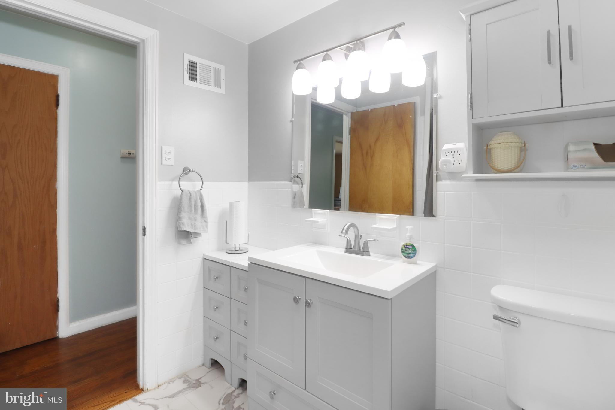 240 Youngs Road Trenton, NJ 08619 - Photo 38 of 66 Full bath, main floor
