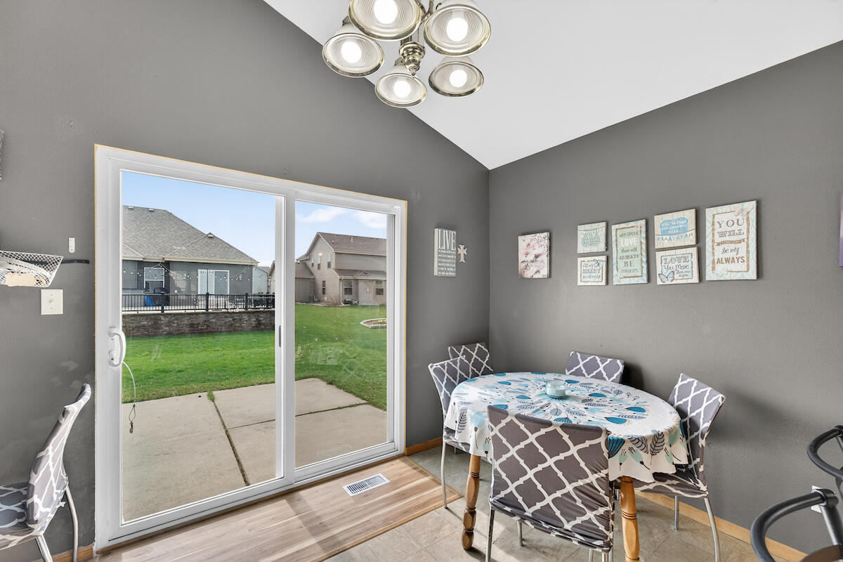 3929 Scenic Way Caledonia, WI 53126 - Photo 6 of 19 Dining Area