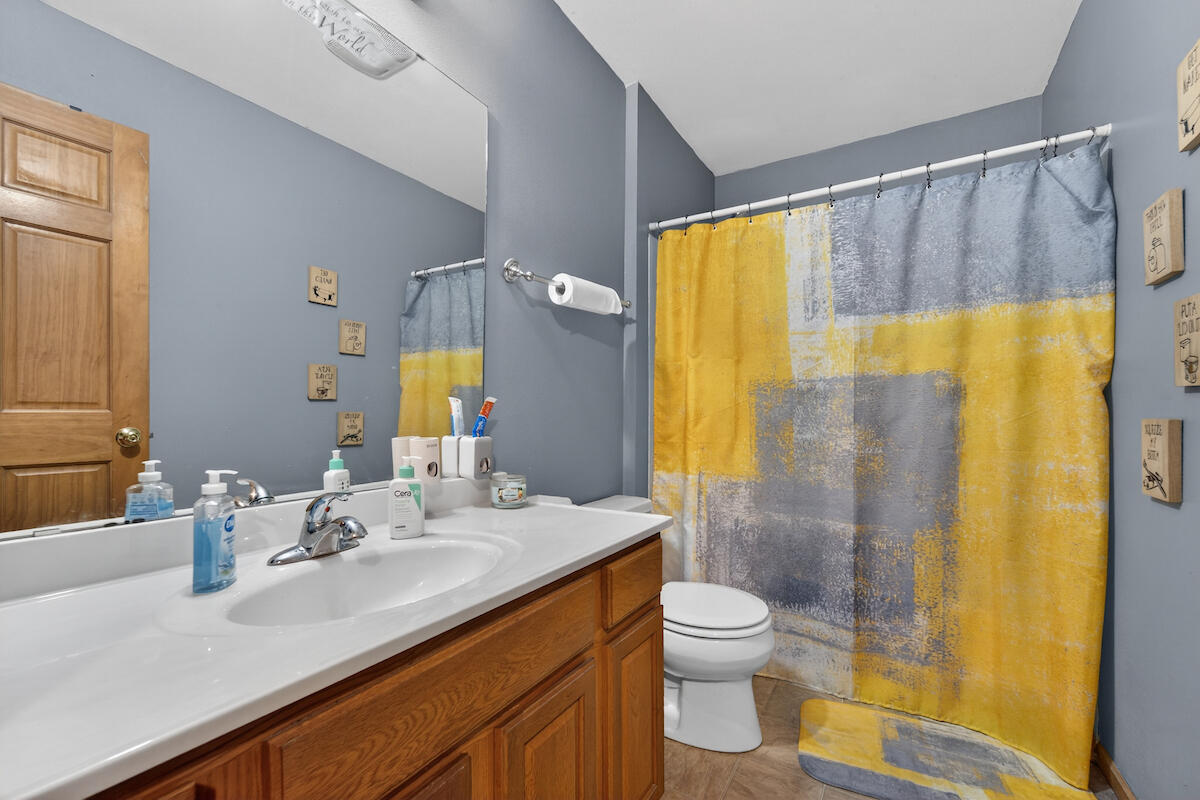 3929 Scenic Way Caledonia, WI 53126 - Photo 9 of 19 Primary Bath