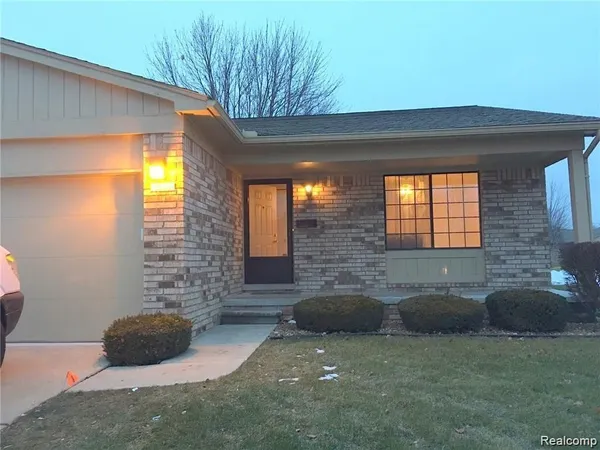 $1,700 | 17005 Kari Court, Clinton Township, MI 48038