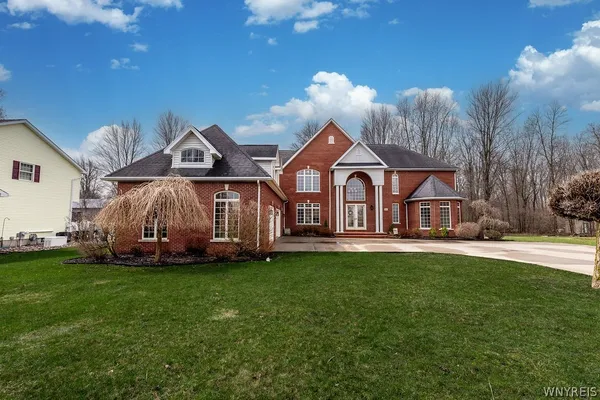 $1,199,000 | 5010 East River Road, Grand Island, NY 14072