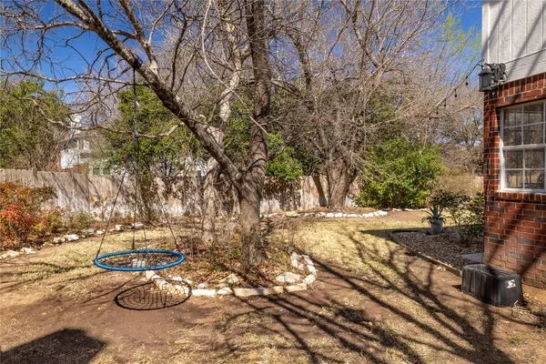 a view of back yard of the house