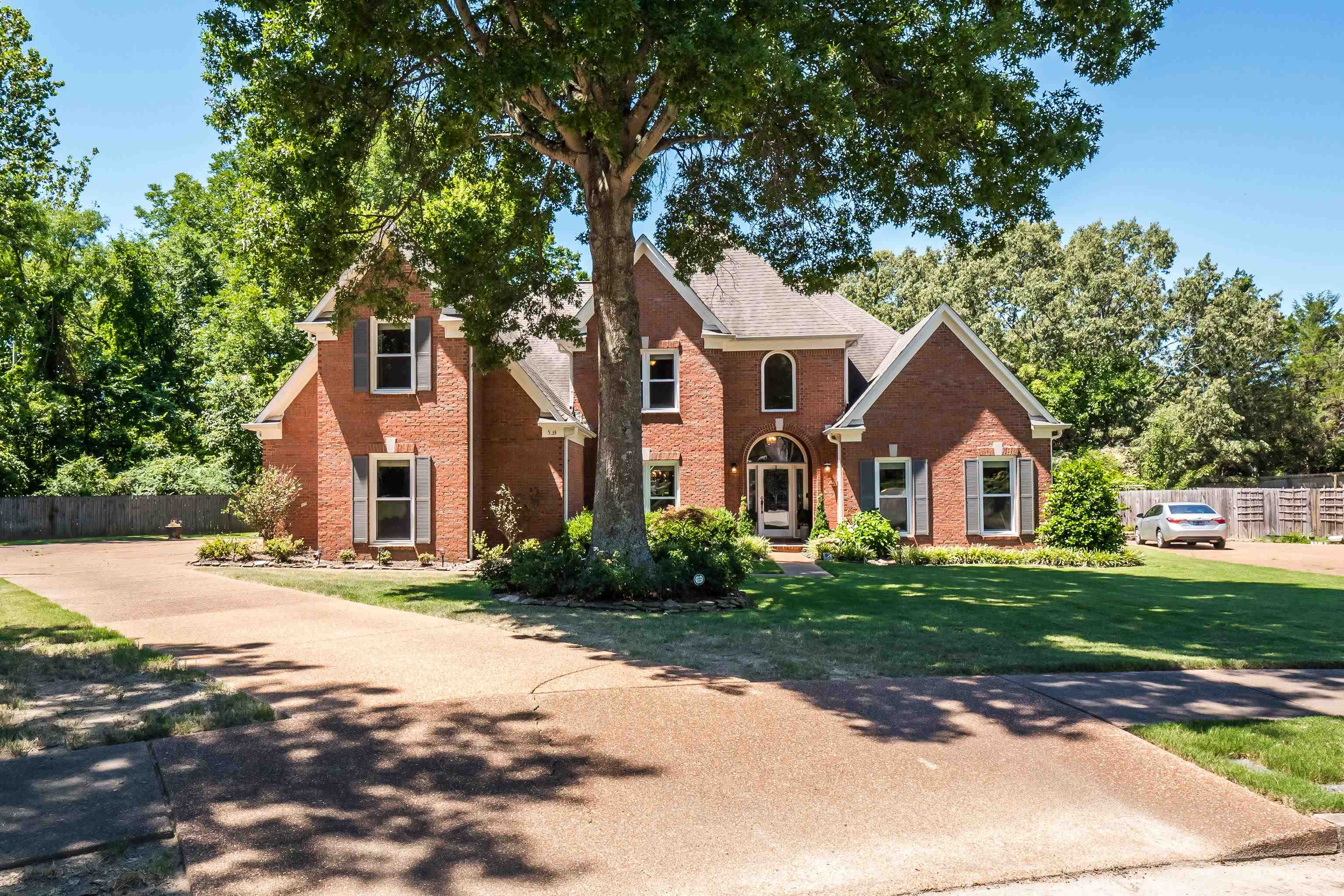 553 Roehampton Cove Collierville, TN 38017 - Photo 3 of 40 Gallery Image 3