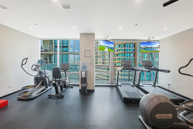 $389,000 | 653 North Kingsbury Street, Unit 2206, Chicago, IL 60654