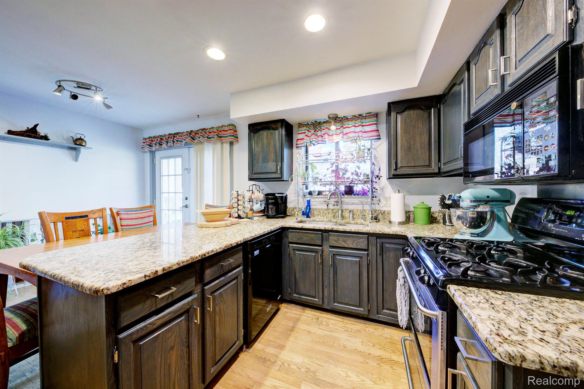 6154 Clarkston Road Clarkston, MI 48346 - Photo 8 of 73 KITCHEN