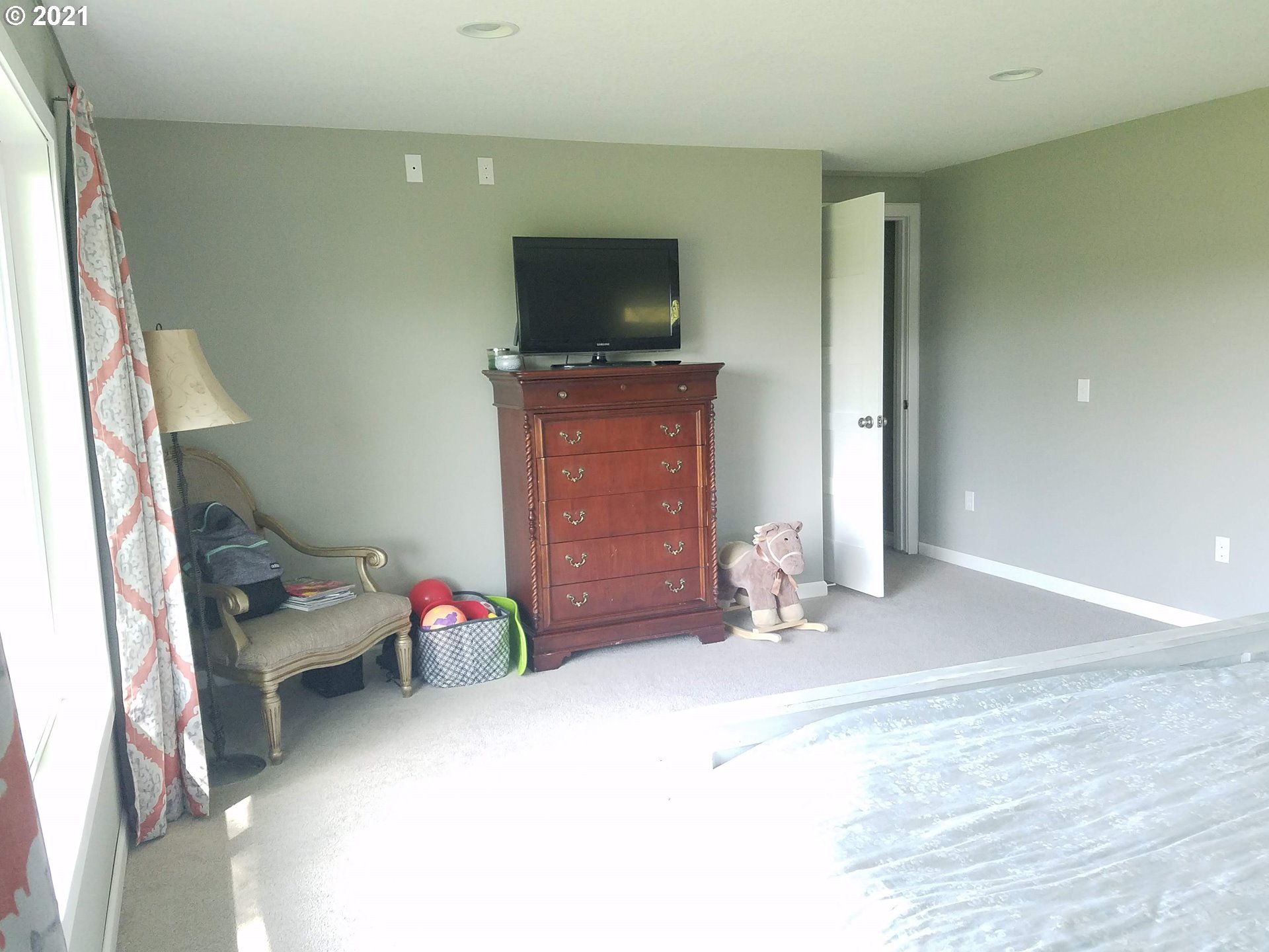 27225 Dave Road Canby, OR 97013 - Photo 12 of 31 a living room with furniture and a flat screen tv