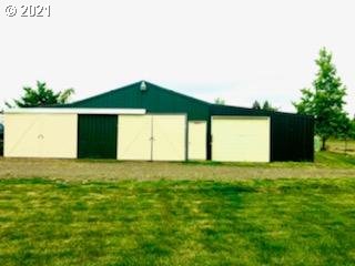 27225 Dave Road Canby, OR 97013 - Photo 21 of 31 a big yard with an outdoor space