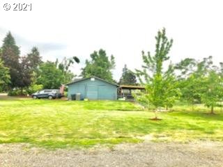 27225 Dave Road Canby, OR 97013 - Photo 22 of 31 a bathroom with a swimming pool