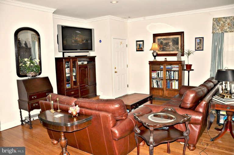 1233 Shenandoah Road Alexandria, VA 22308 - Photo 12 of 30 Family Room