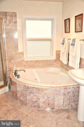 1233 Shenandoah Road Alexandria, VA 22308 - Photo 25 of 30 Second Master Bath