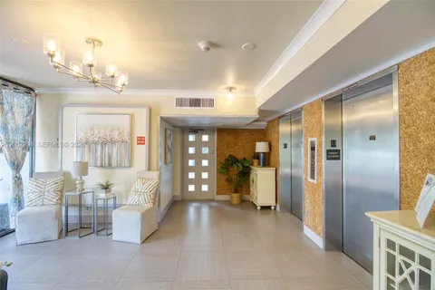a view of a big room with closet and windows