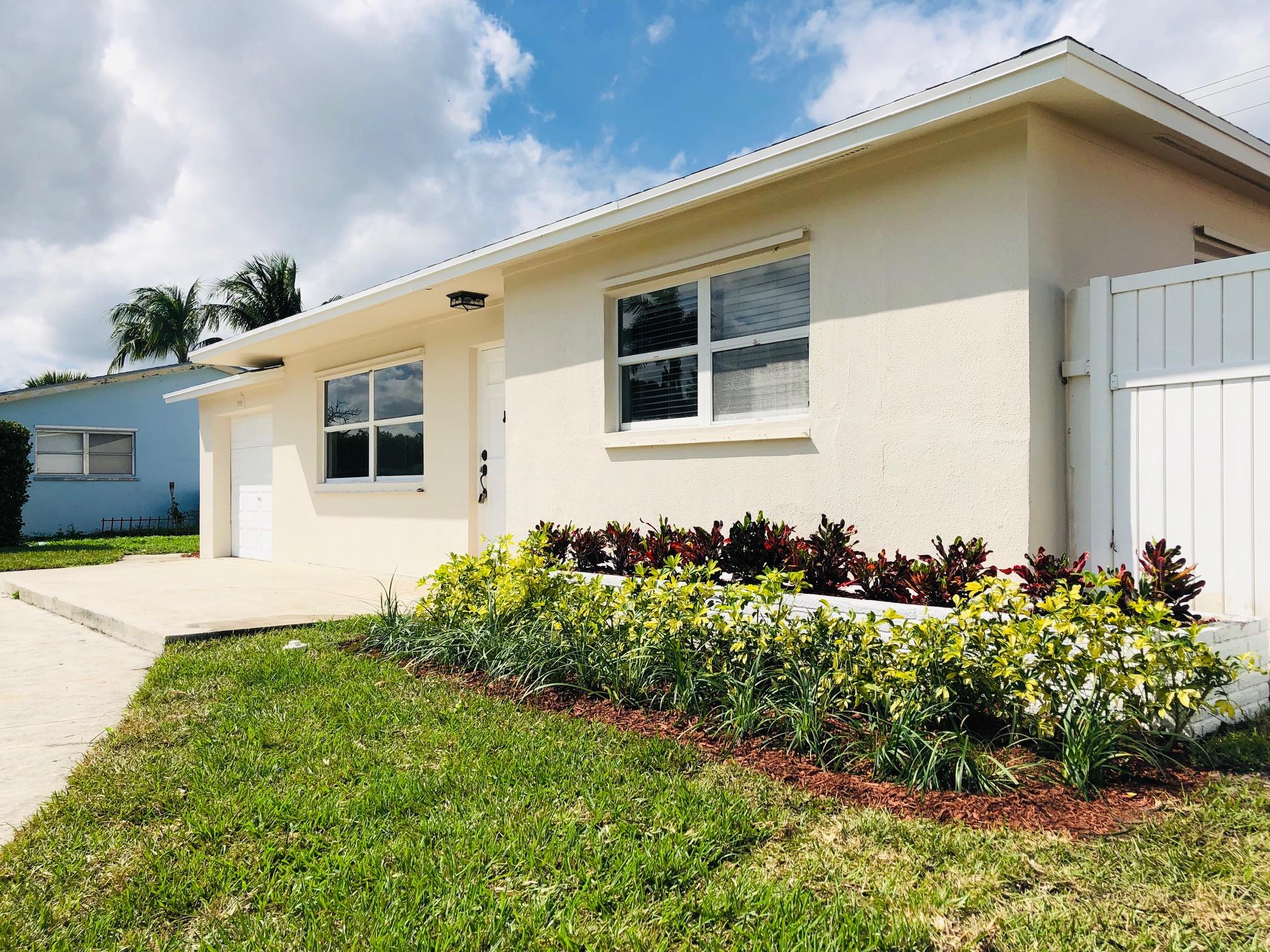 433 Gulf Road North Palm Beach, FL 33408 - Photo 2 of 19 IMG_5333