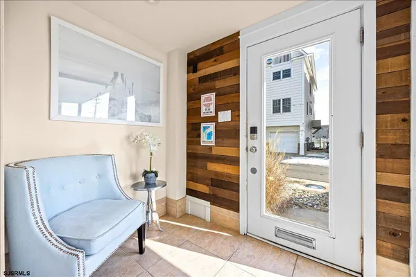 a picture of a room with a floor plan