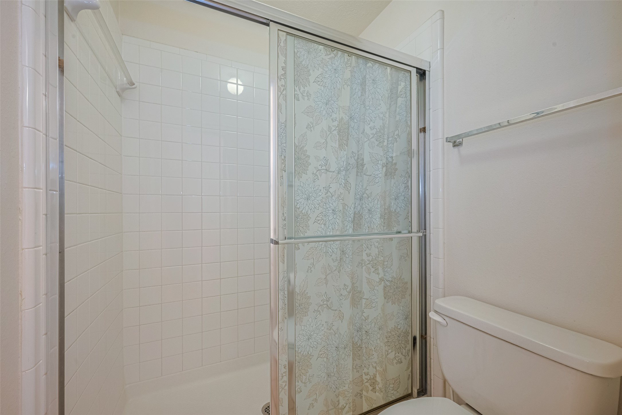 9218 Memorial Pines Way Spring, TX 77379 - Photo 35 of 39 Upstairs shared bath features dual sinks and a walk-in shower.