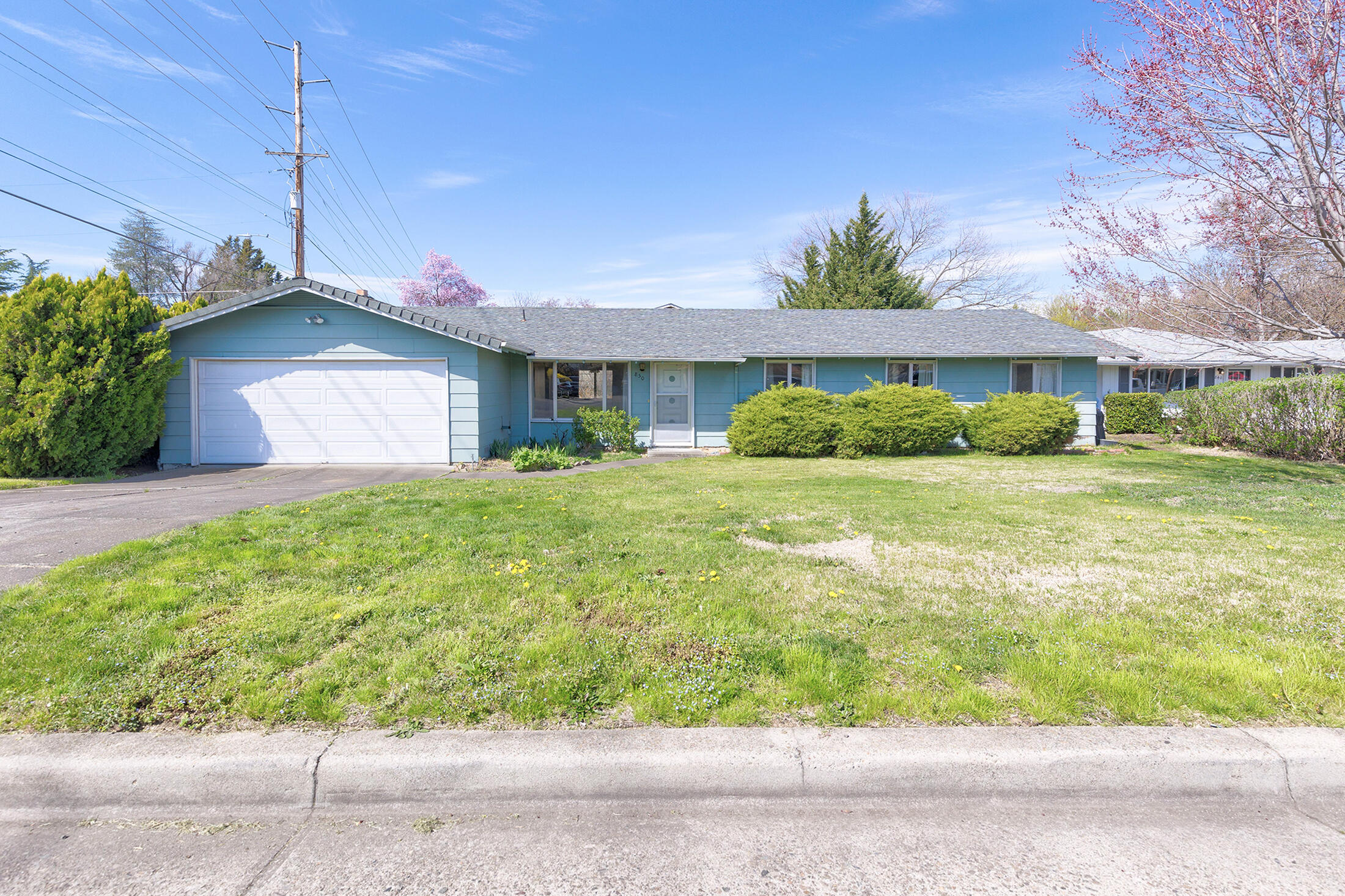 850 Crestbrook Road Medford, OR 97504 - Photo 1 of 28 crestbrook001