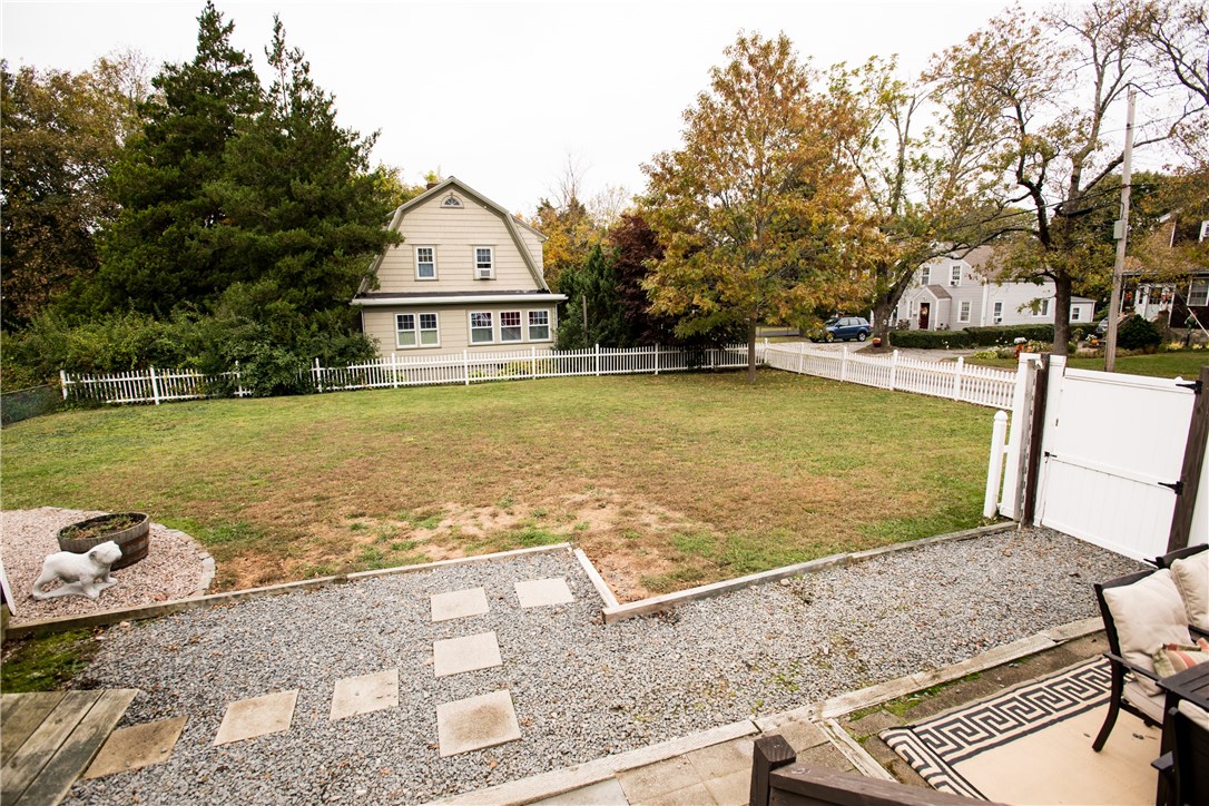 1323 Main Road Tiverton, RI 02878 - Photo 6 of 21