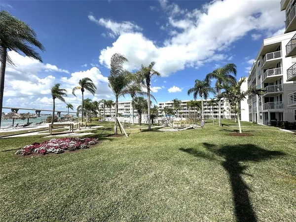$2,250 | 6081 Bahia Del Mar Circle, Unit 154, St. Petersburg, FL 33715