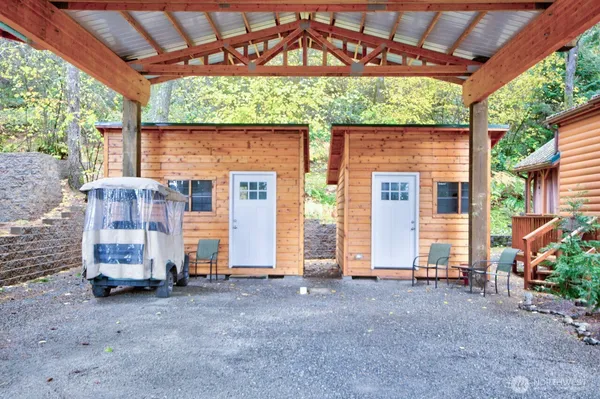 a view of back yard of the house