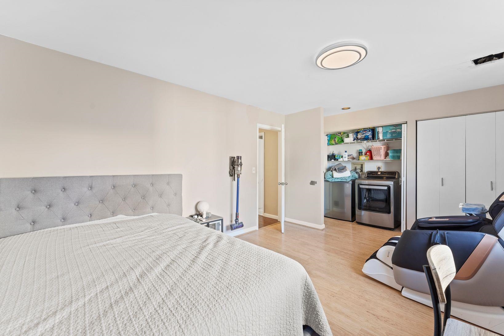 601 River Renaissance East Rutherford, NJ 07073 - Photo 13 of 26 a spacious bedroom with a bed and furniture