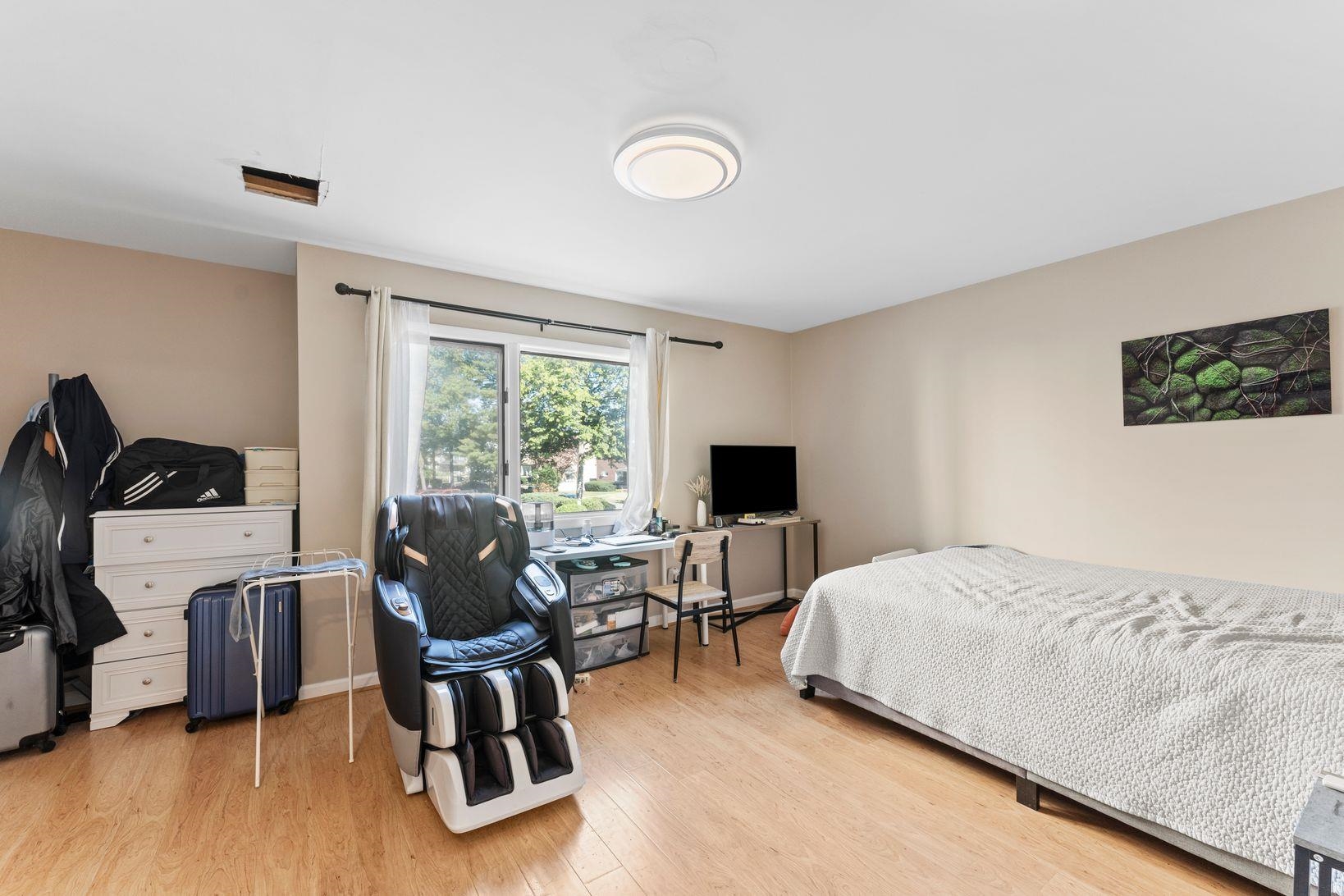 601 River Renaissance East Rutherford, NJ 07073 - Photo 14 of 26 a bedroom with a bed and a chair